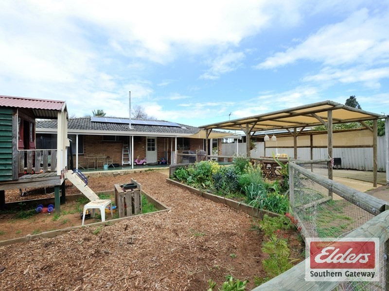 11 Cockman Way, Orelia WA 6167