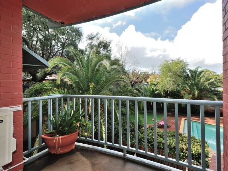 4 13 DOWLING PLACE, Orelia WA 6167