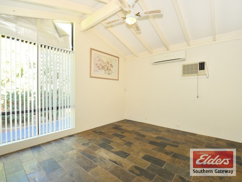 16 SKOTTOWE PARKWAY, Parmelia WA 6167