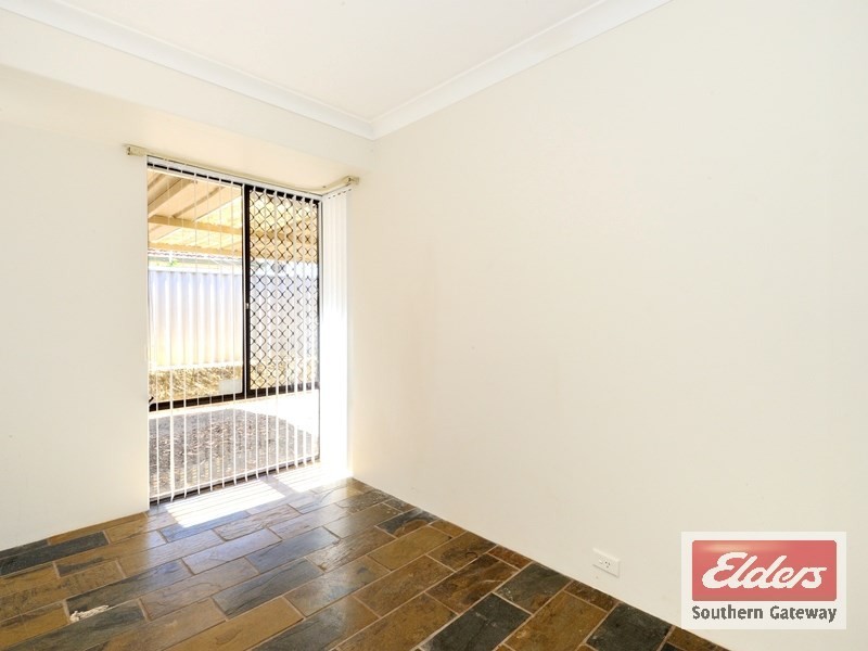 16 SKOTTOWE PARKWAY, Parmelia WA 6167