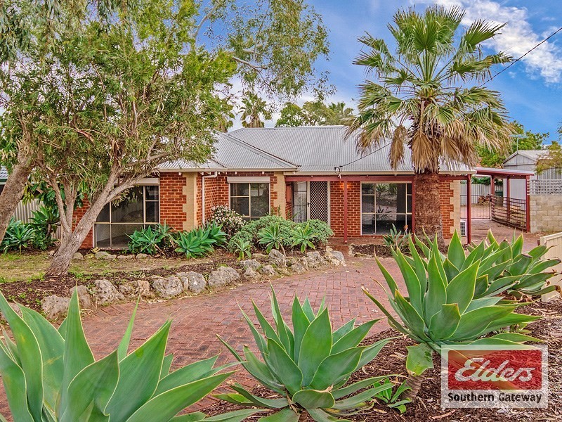 16 Nutcher Way, Parmelia WA 6167