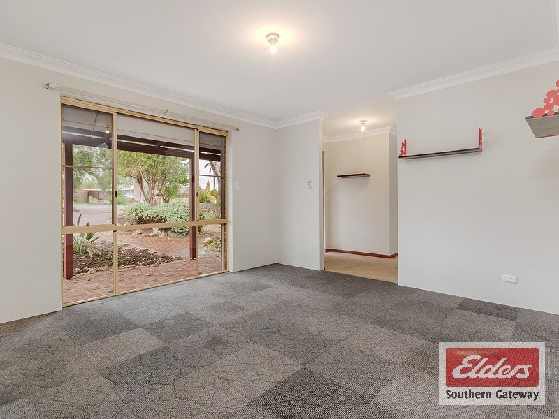 16 Nutcher Way, Parmelia WA 6167