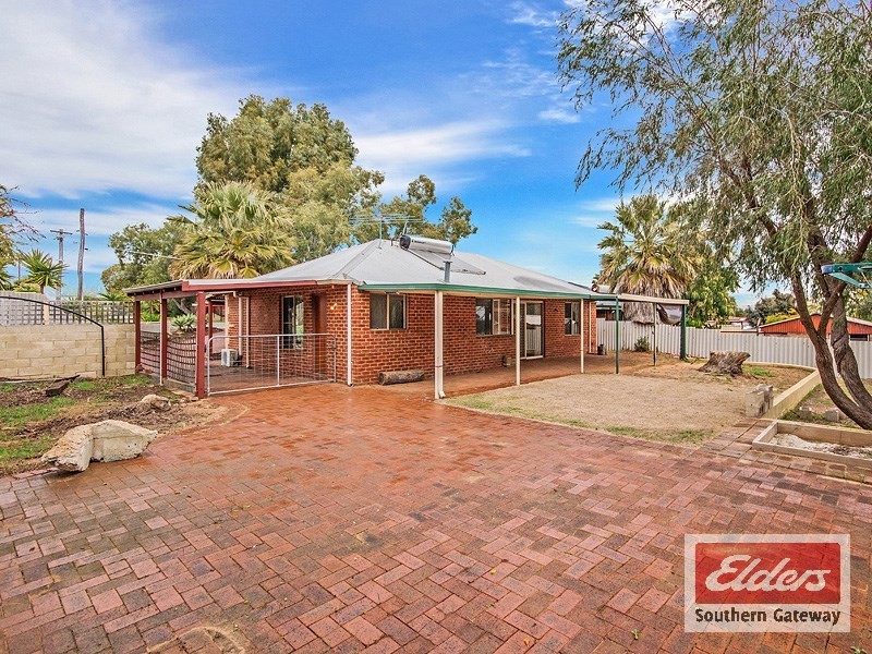 16 Nutcher Way, Parmelia WA 6167