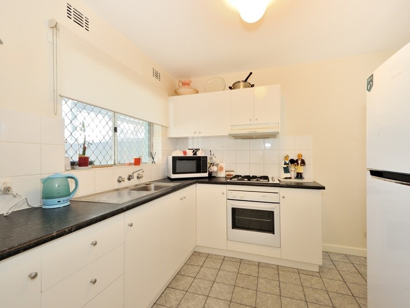 4 /12 EDMUND WAY, Calista WA 6167