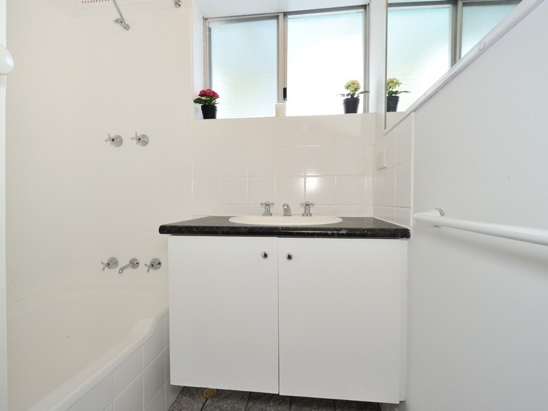 4 /12 EDMUND WAY, Calista WA 6167