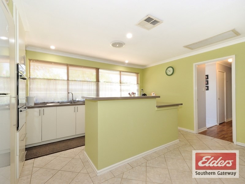 34 Brougham Crescent, Orelia WA 6167