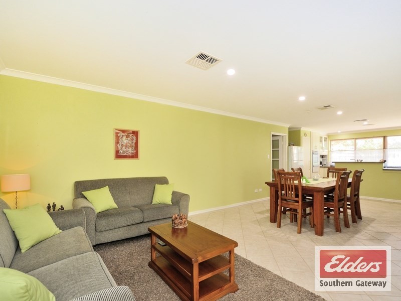 34 Brougham Crescent, Orelia WA 6167