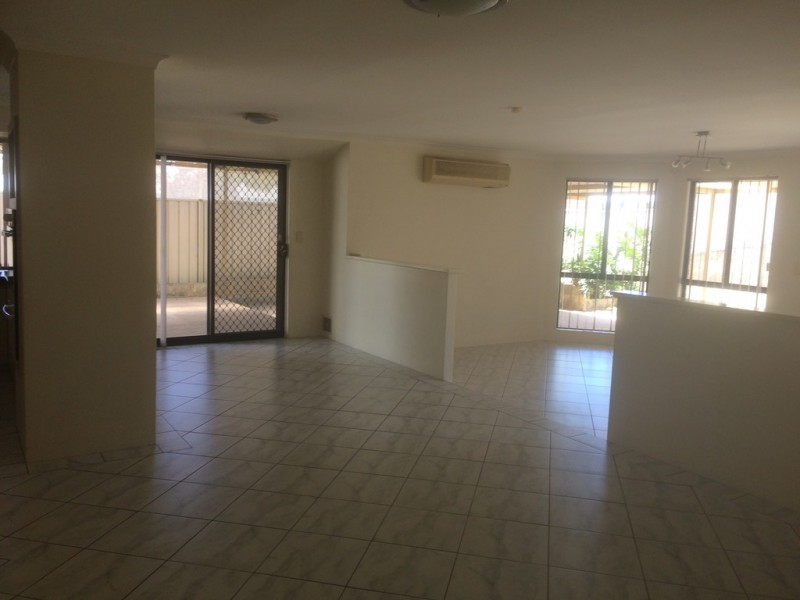 23 OAKFIELD GARDENS, Parmelia WA 6167