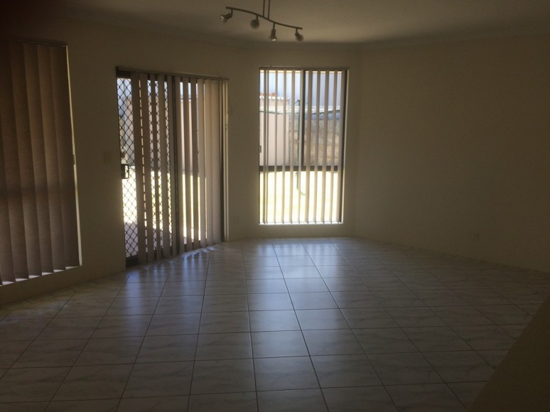 23 OAKFIELD GARDENS, Parmelia WA 6167