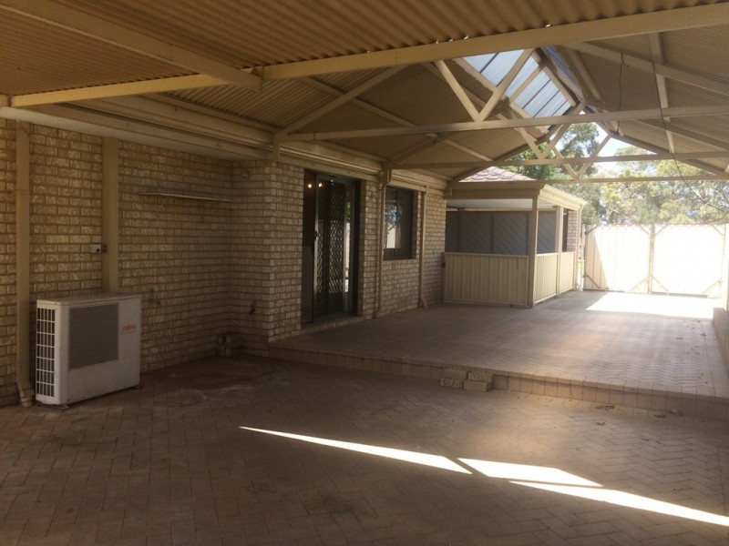 23 OAKFIELD GARDENS, Parmelia WA 6167