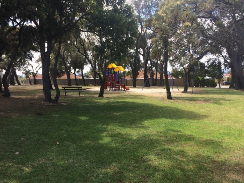 23 OAKFIELD GARDENS, Parmelia WA 6167