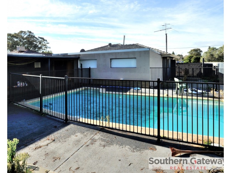 29 Chapman Road, Calista WA 6167