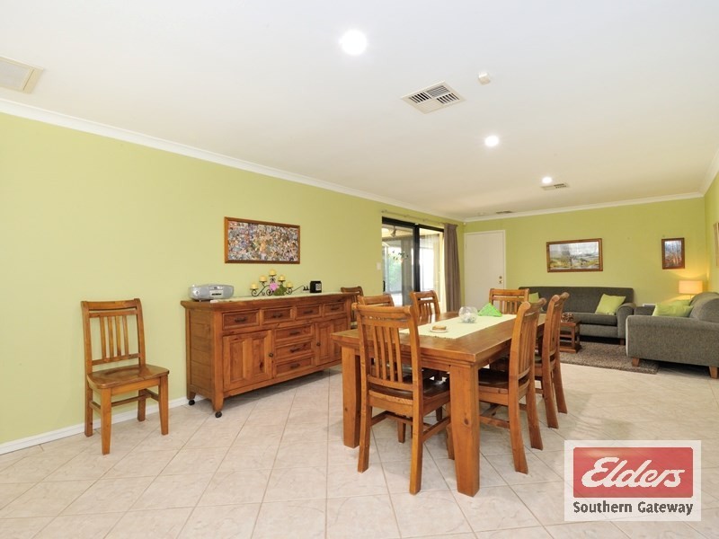34 Brougham Crescent, Orelia WA 6167