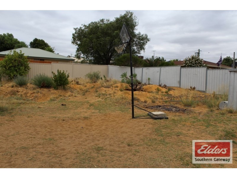 18 Patrick Vista, Parmelia WA 6167