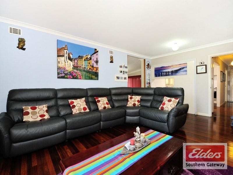 3 Milton Place, Orelia WA 6167