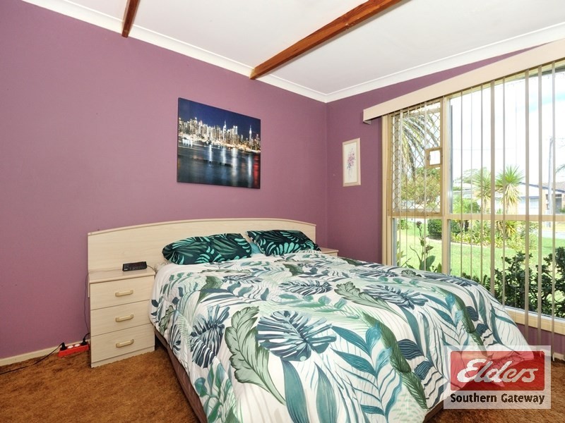 3 Milton Place, Orelia WA 6167