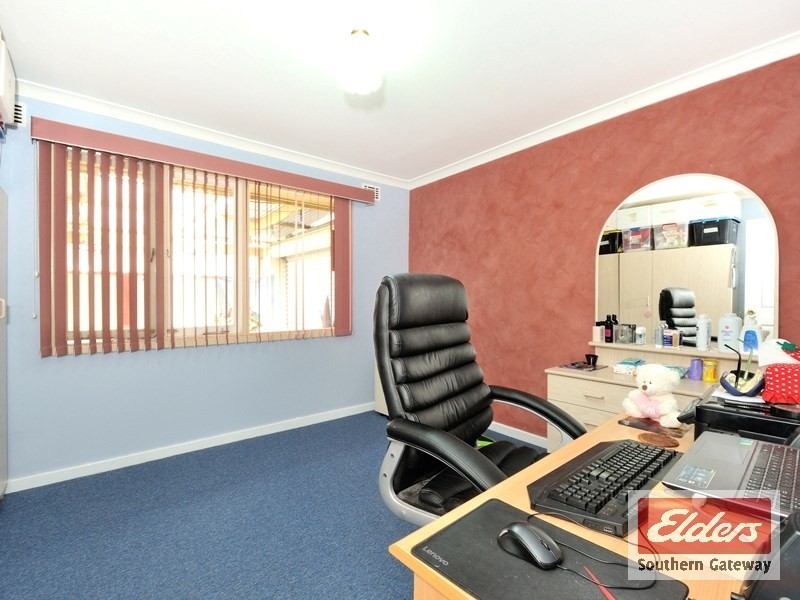 3 Milton Place, Orelia WA 6167