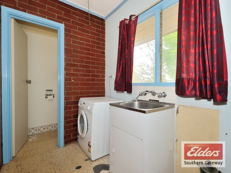 6 Dowling Place, Orelia WA 6167