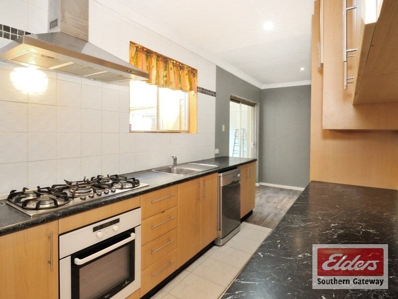 18 Barron Way, Orelia WA 6167