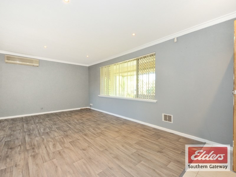 18 Barron Way, Orelia WA 6167