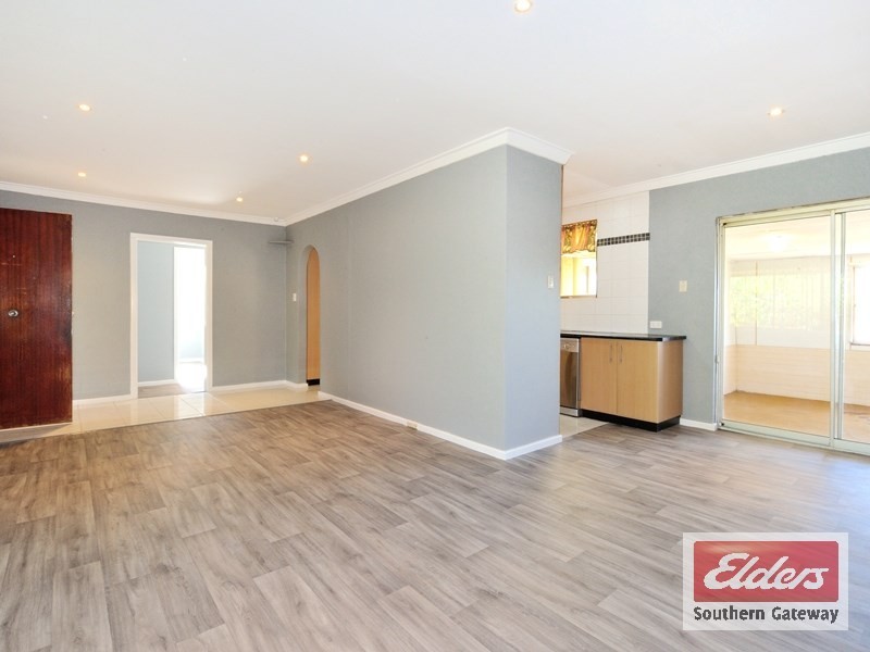 18 Barron Way, Orelia WA 6167