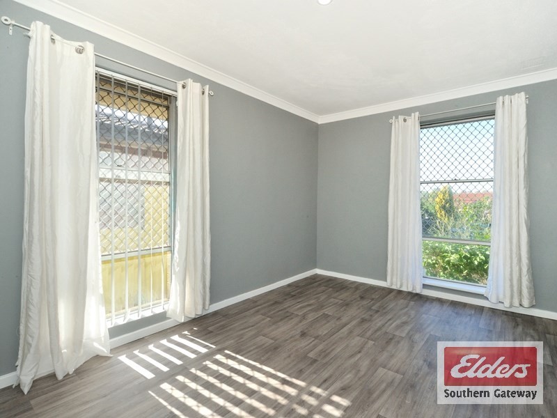 18 Barron Way, Orelia WA 6167