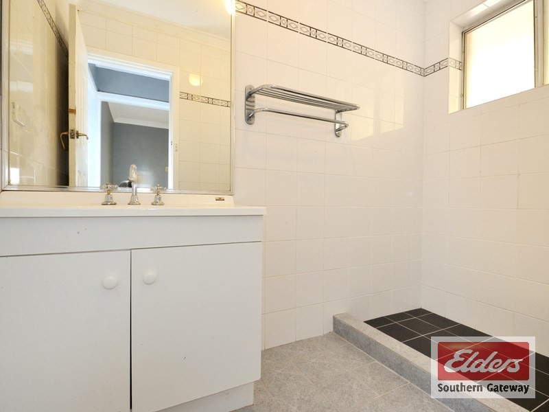 18 Barron Way, Orelia WA 6167