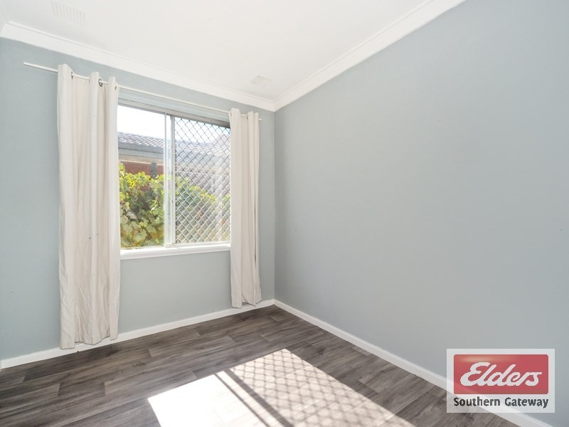 18 Barron Way, Orelia WA 6167
