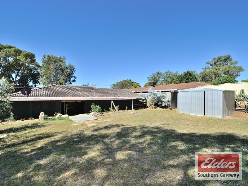 18 Kirkland Way, Parmelia WA 6167