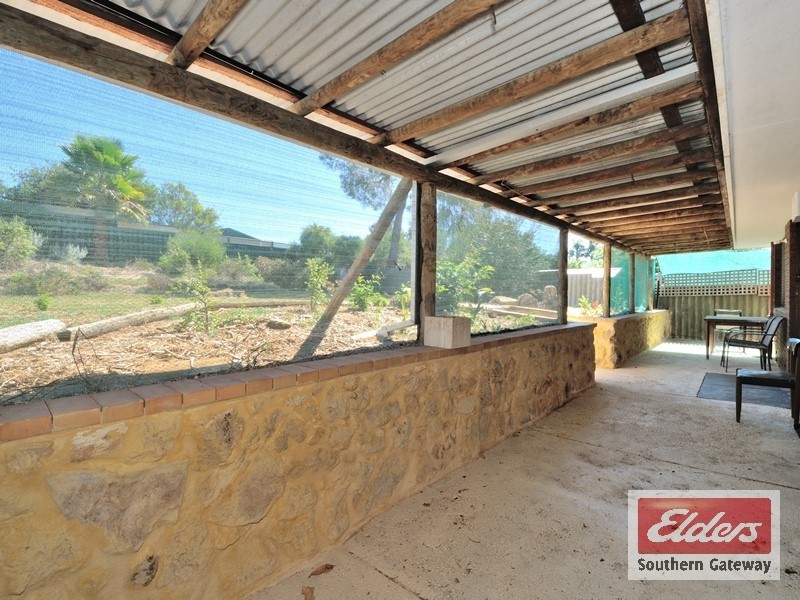 18 Kirkland Way, Parmelia WA 6167