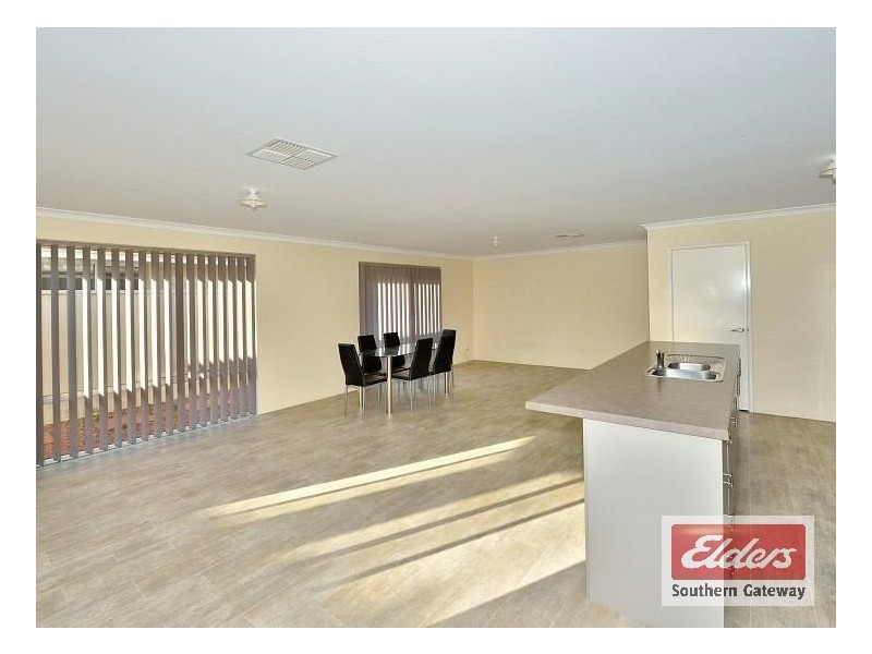8 Pingle Drive, Greenfields WA 6210