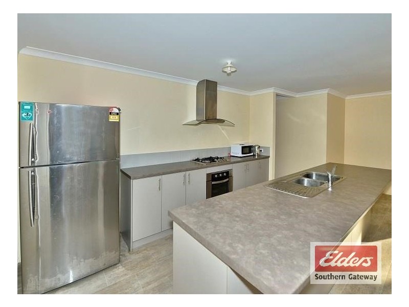 8 Pingle Drive, Greenfields WA 6210