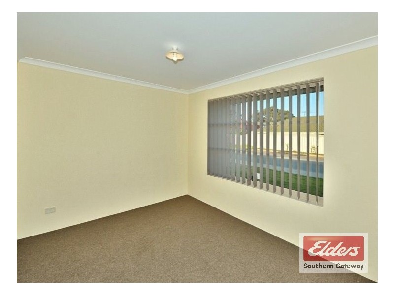 8 Pingle Drive, Greenfields WA 6210