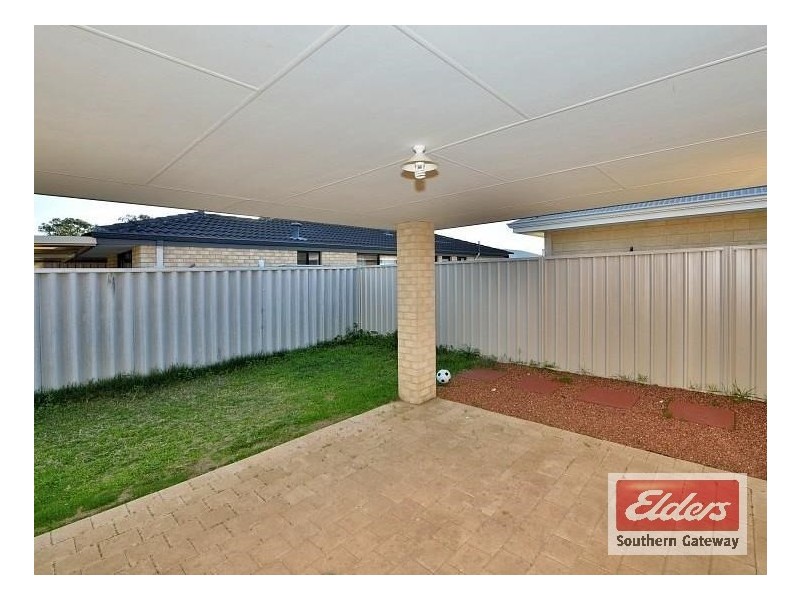 8 Pingle Drive, Greenfields WA 6210