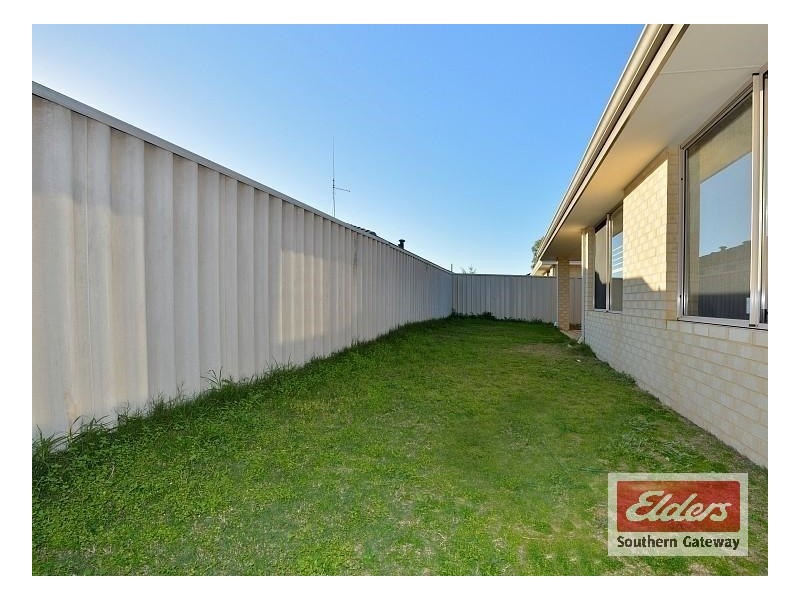 8 Pingle Drive, Greenfields WA 6210