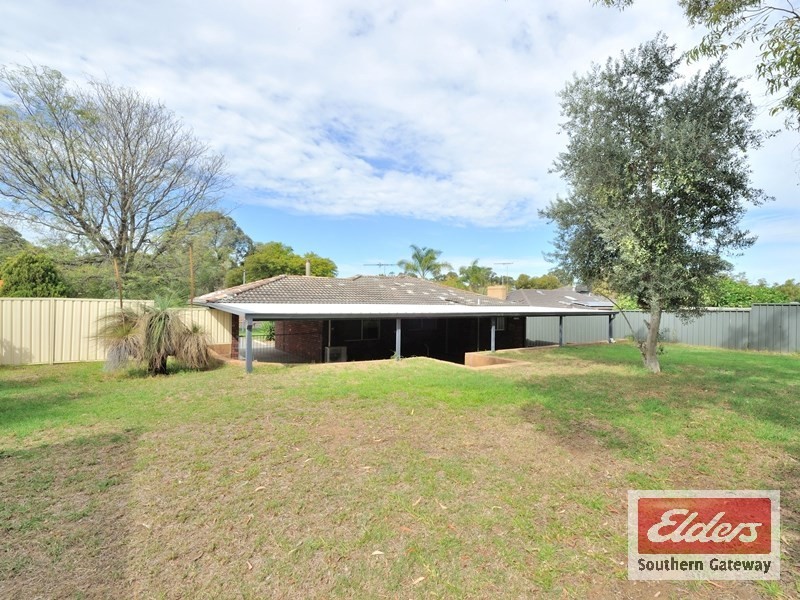 11 Leasham Court, Medina WA 6167