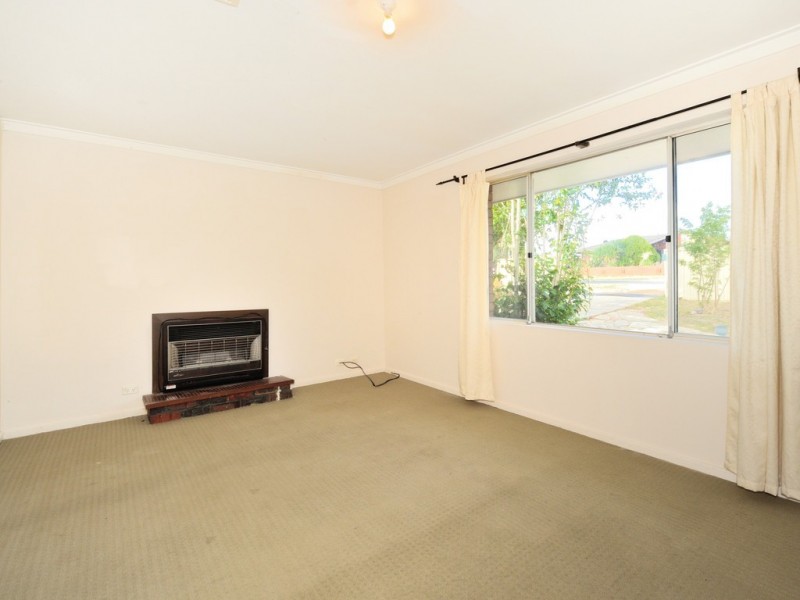 13 Farmer Way, Parmelia WA 6167