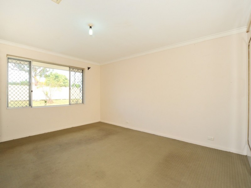 13 Farmer Way, Parmelia WA 6167