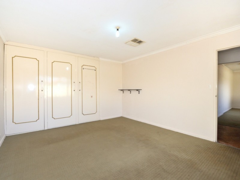 13 Farmer Way, Parmelia WA 6167