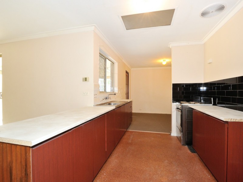 13 Farmer Way, Parmelia WA 6167