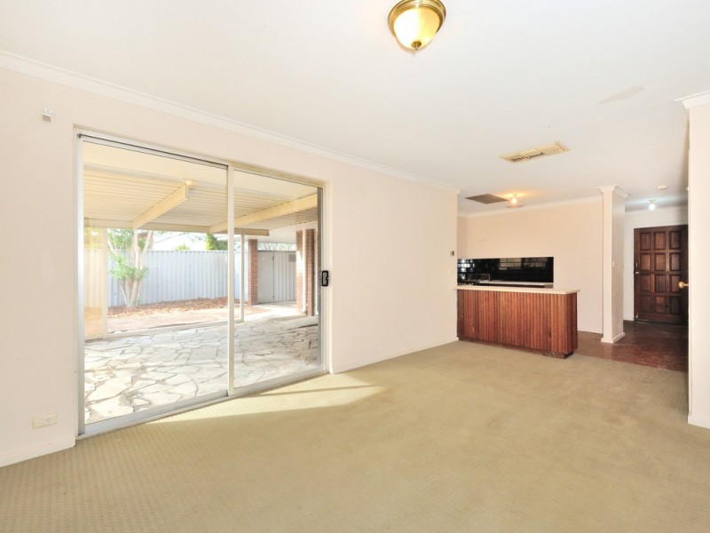 13 Farmer Way, Parmelia WA 6167