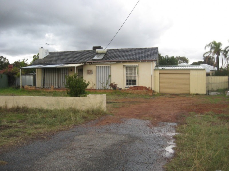 18 Hambledon Crescent, Armadale WA 6112