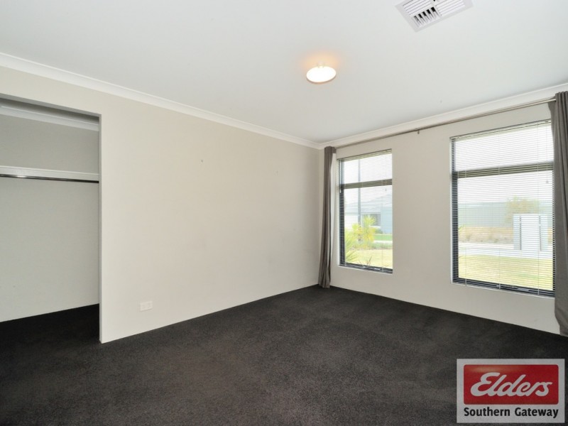 15 CORBRIDGE AVENUE, Wellard WA 6170