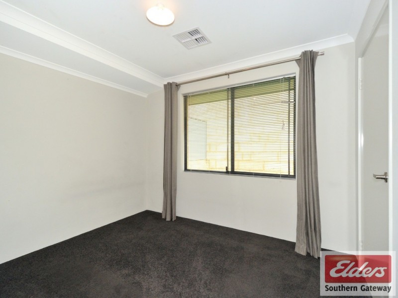 15 CORBRIDGE AVENUE, Wellard WA 6170