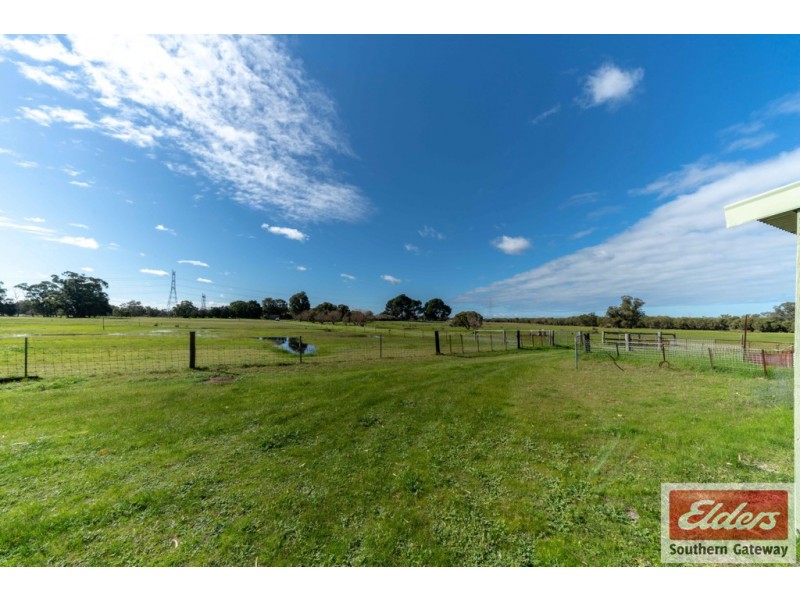 99 River Road, Hopeland WA 6125