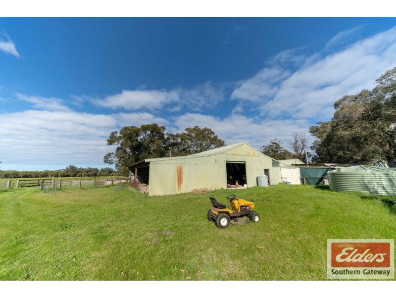 99 River Road, Hopeland WA 6125