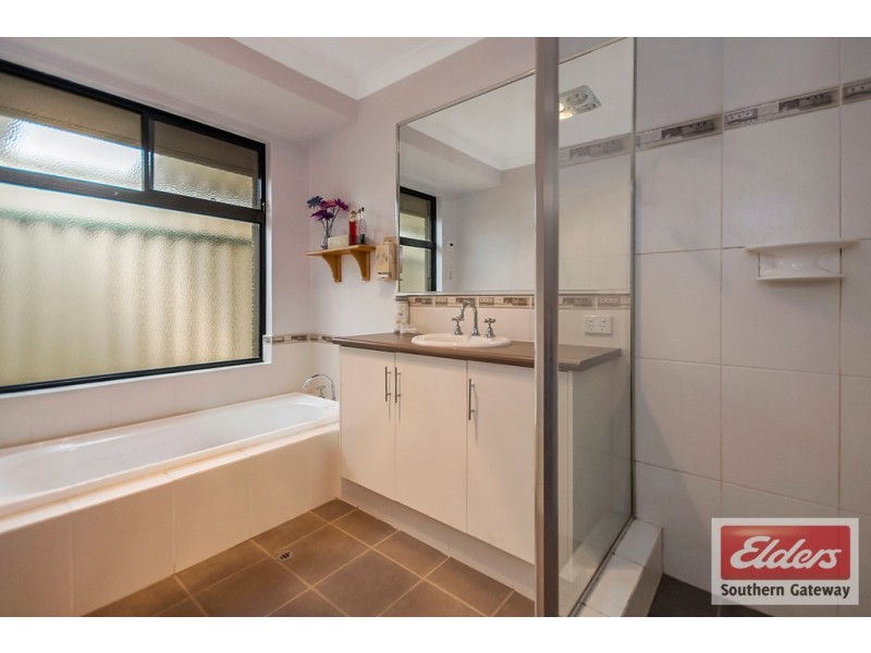 6 Burkett Terrace, Bertram WA 6167