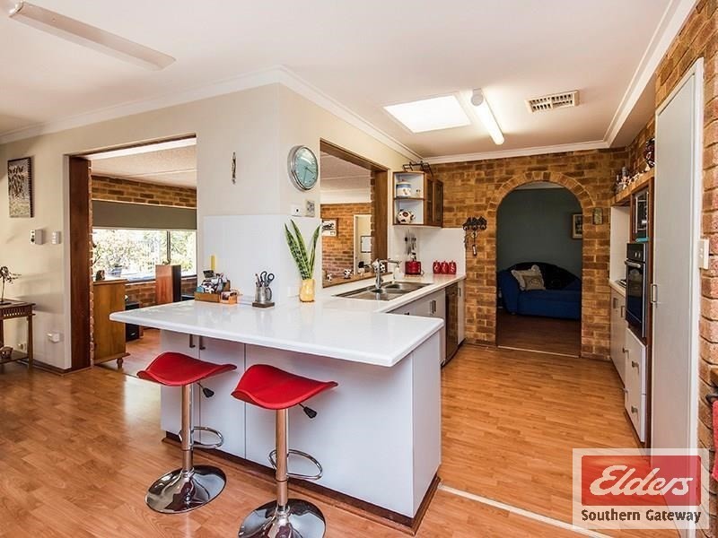 27 Peters Way, Oakford WA 6121