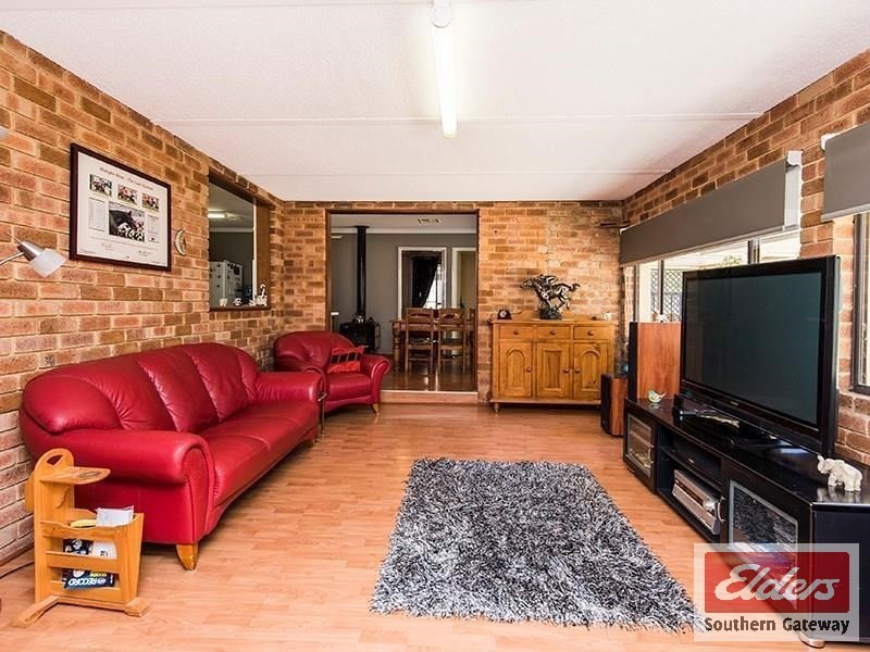 27 Peters Way, Oakford WA 6121