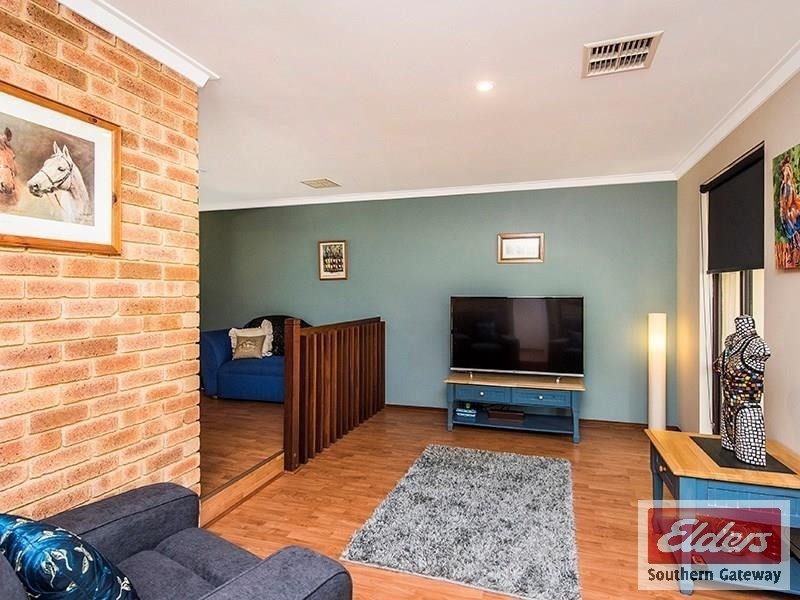 27 Peters Way, Oakford WA 6121